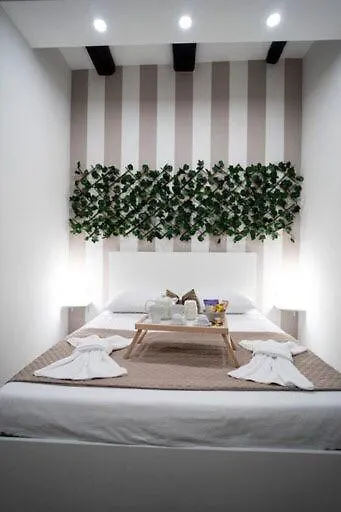 Irenetta'S Home Naples 0*,  Italy